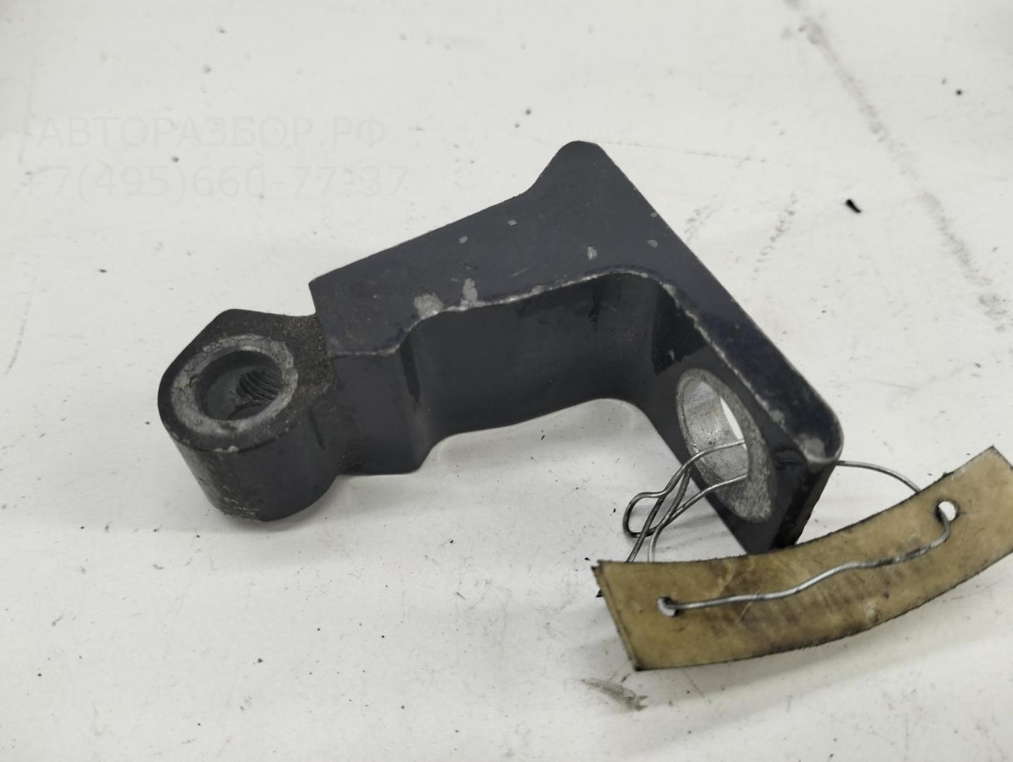 Петля двери