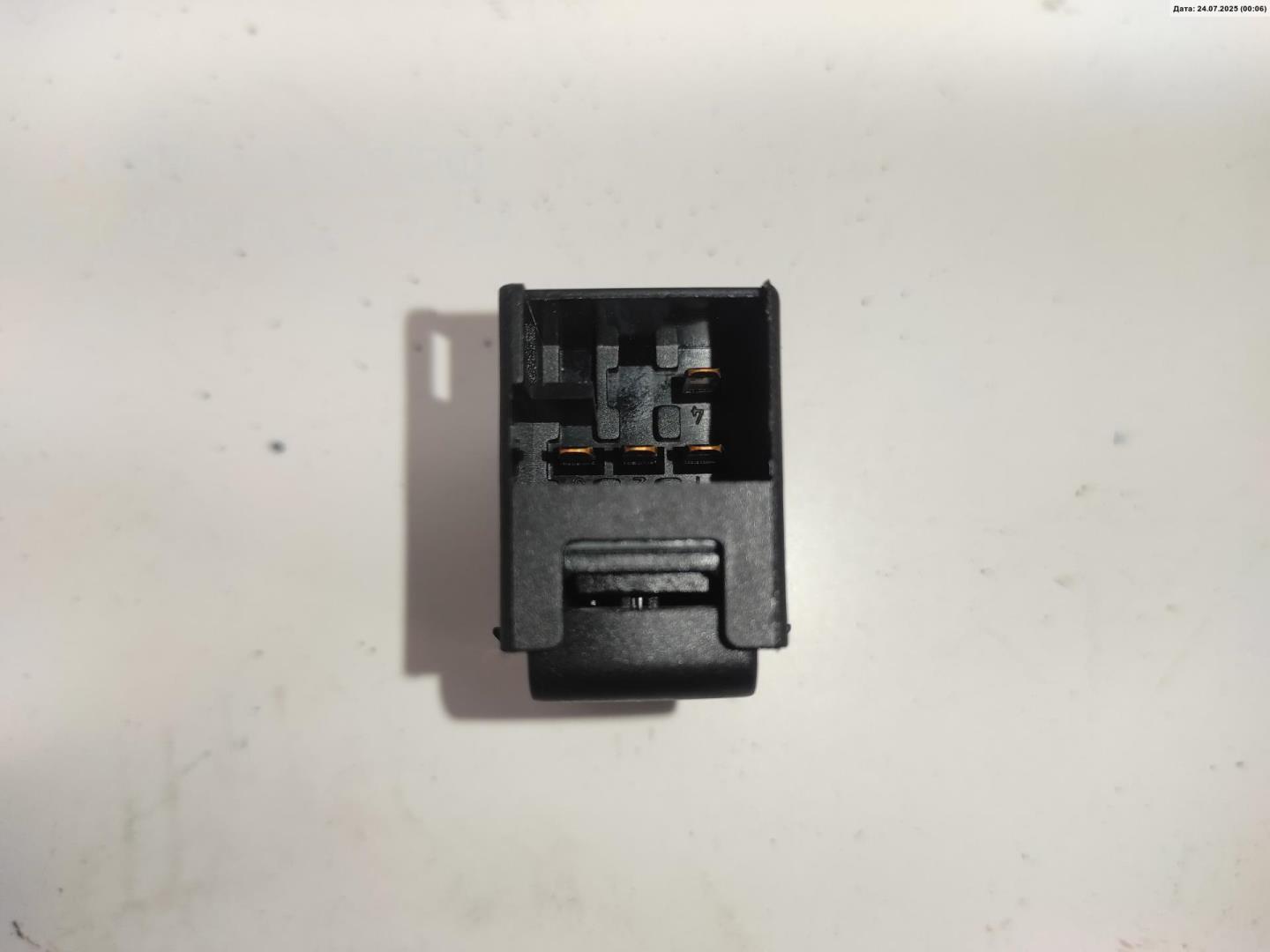 Кнопка стеклоподъемника