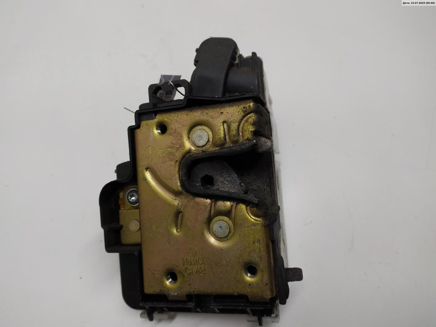 Замок двери задней левой