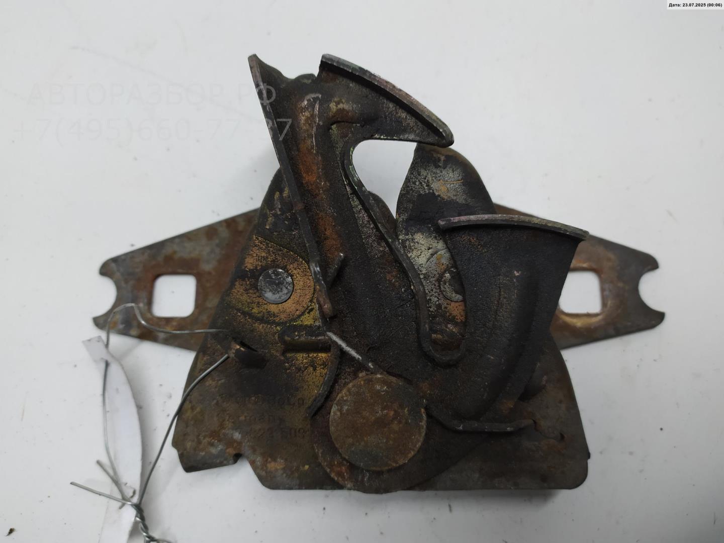 Замок капота