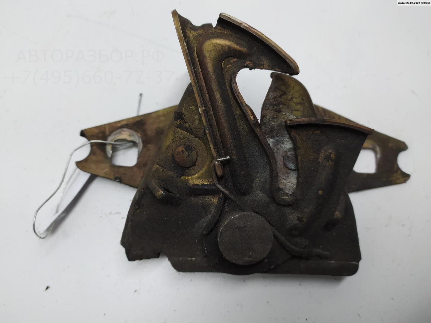 Замок капота