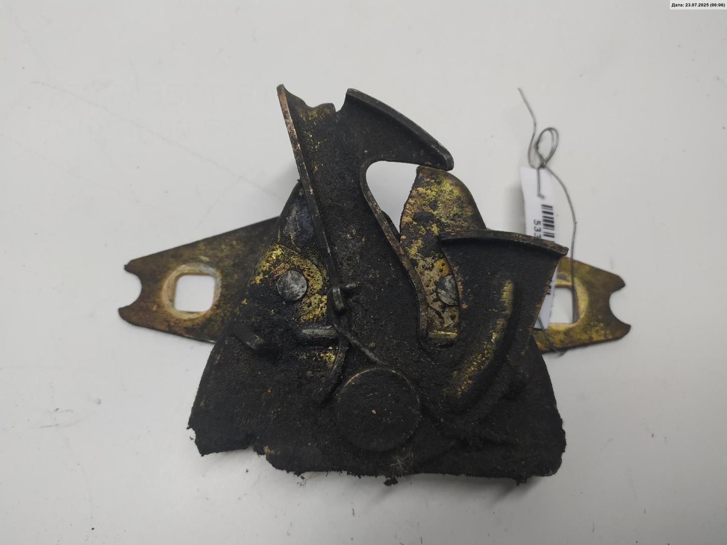 Замок капота