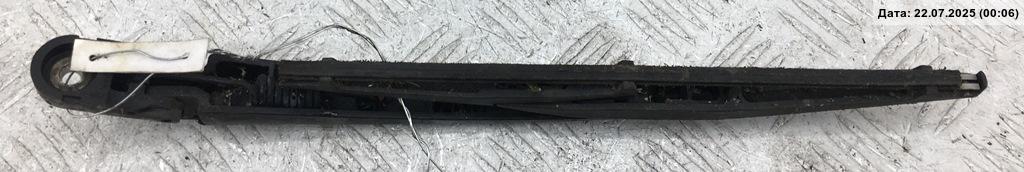 Поводок стеклоочистителя заднего