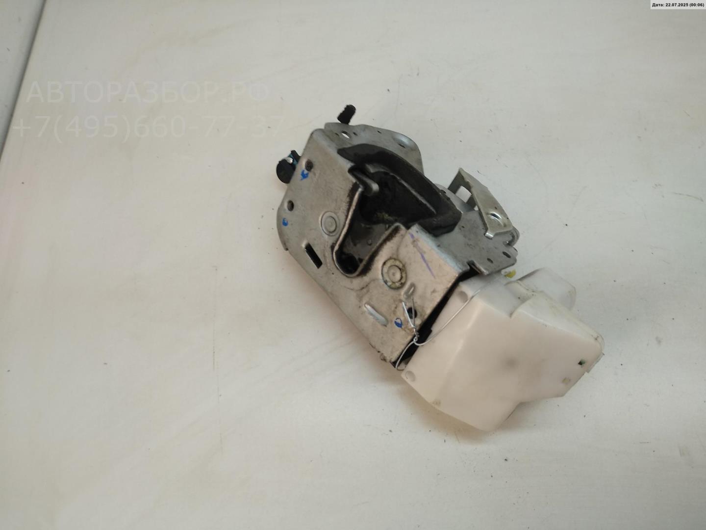 Замок двери передней левой