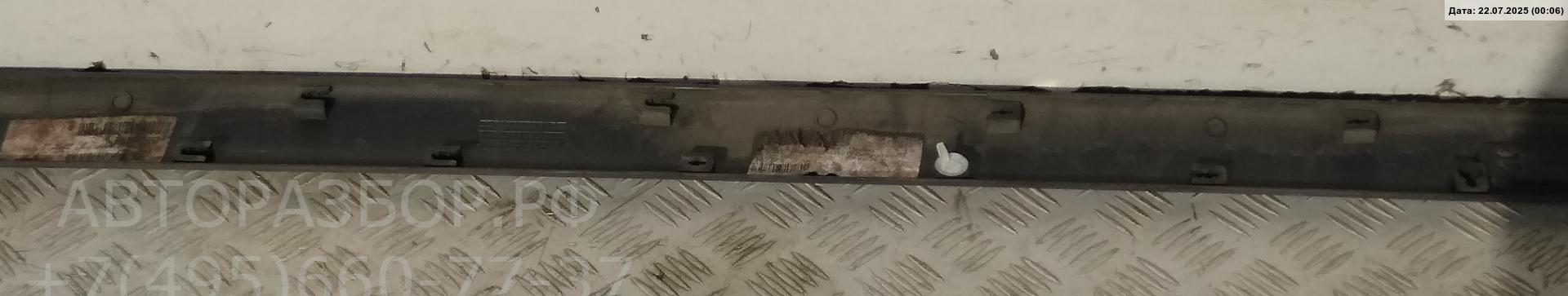 Накладка двери передней правой