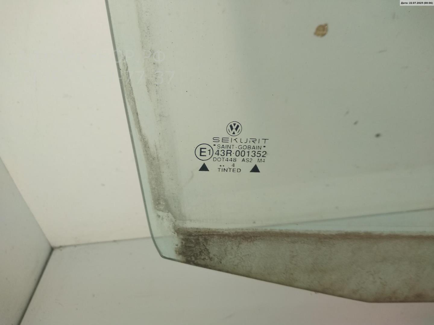 Стекло двери задней правой