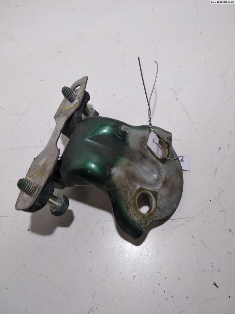 Петля двери