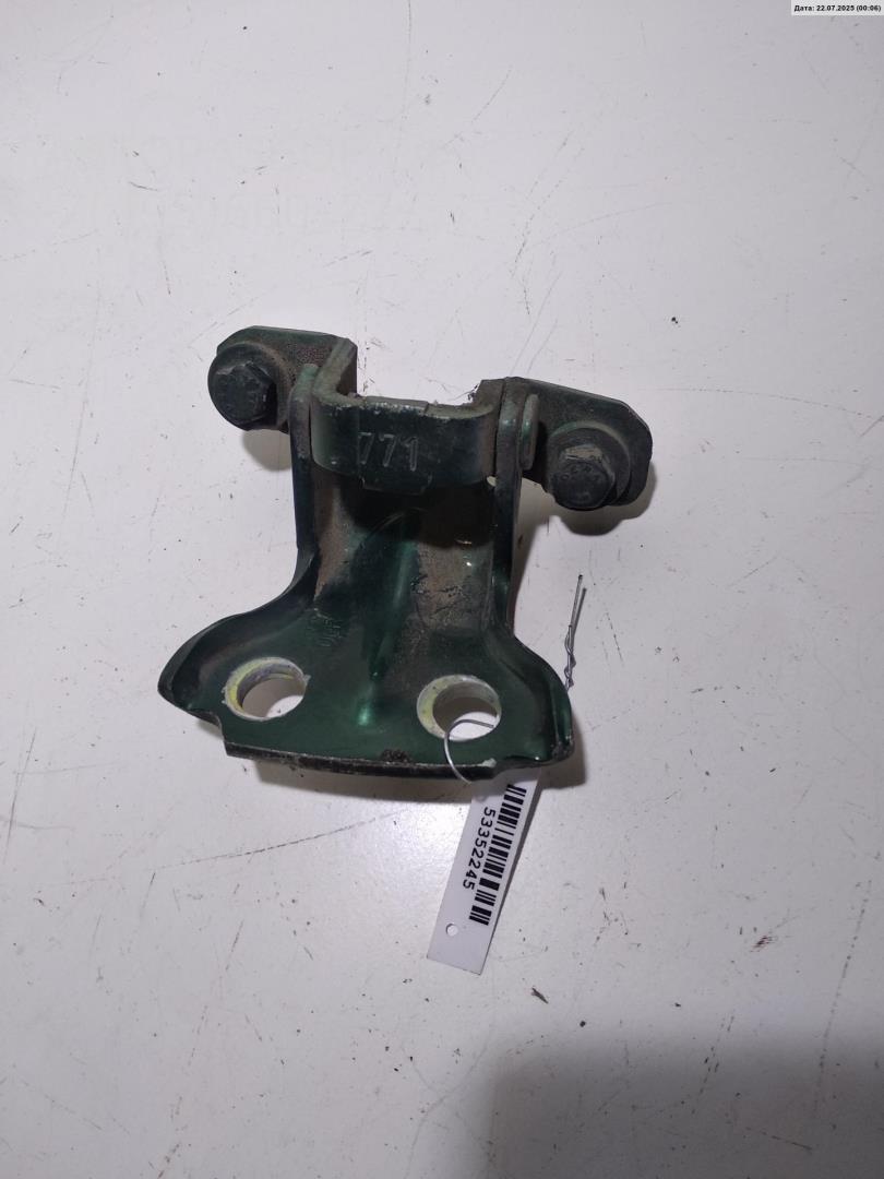 Петля двери