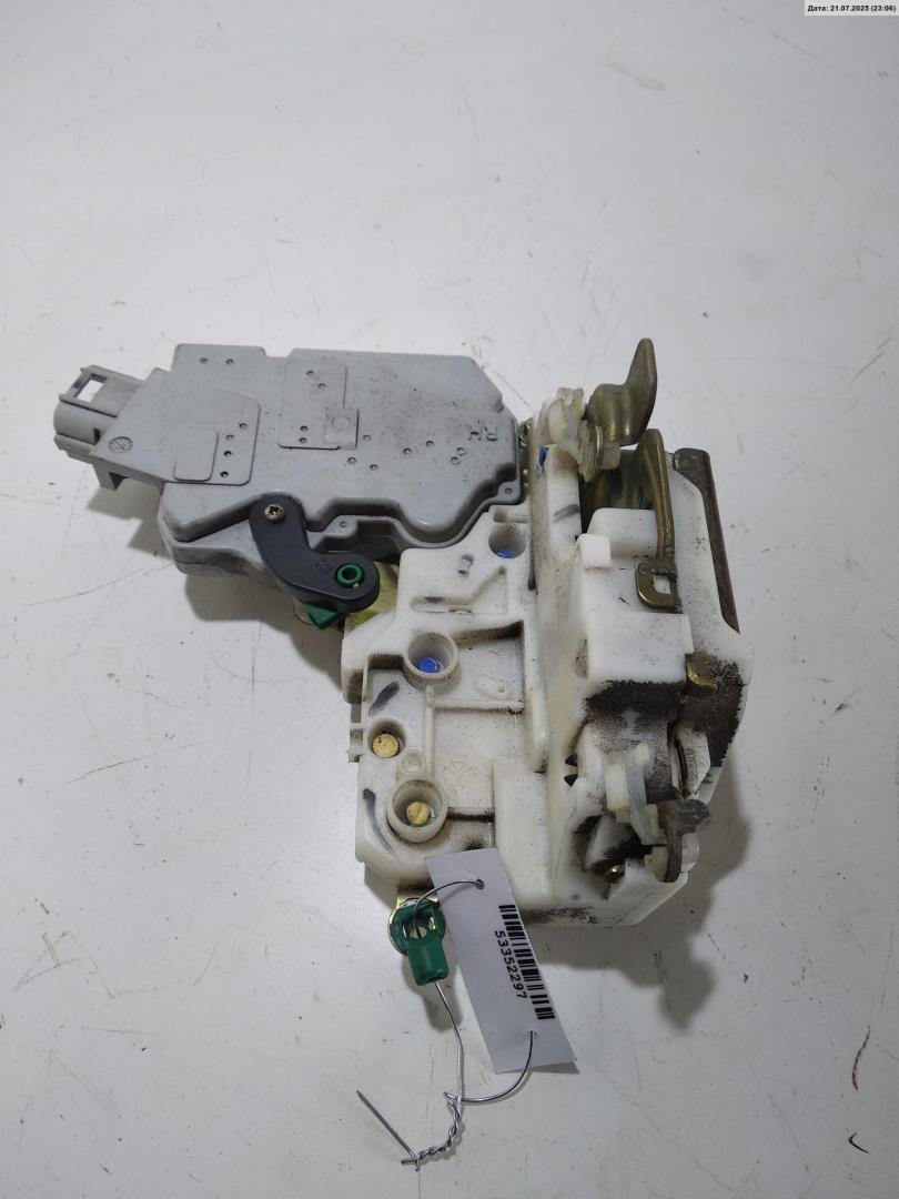 Замок двери передней правой