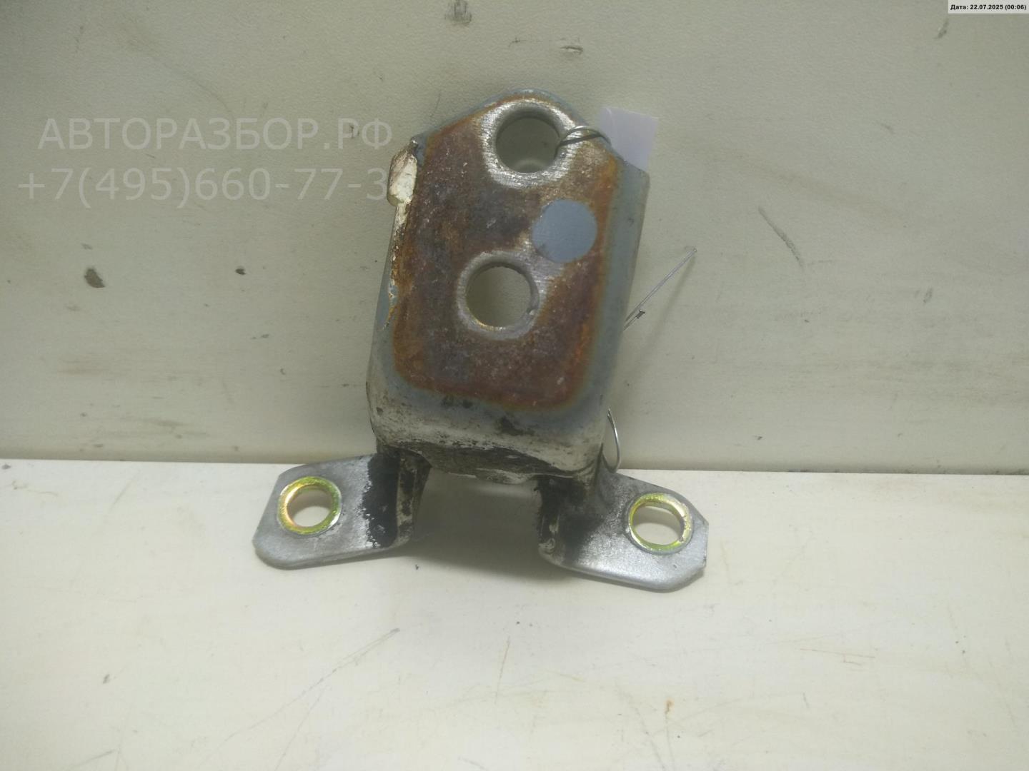 Петля двери