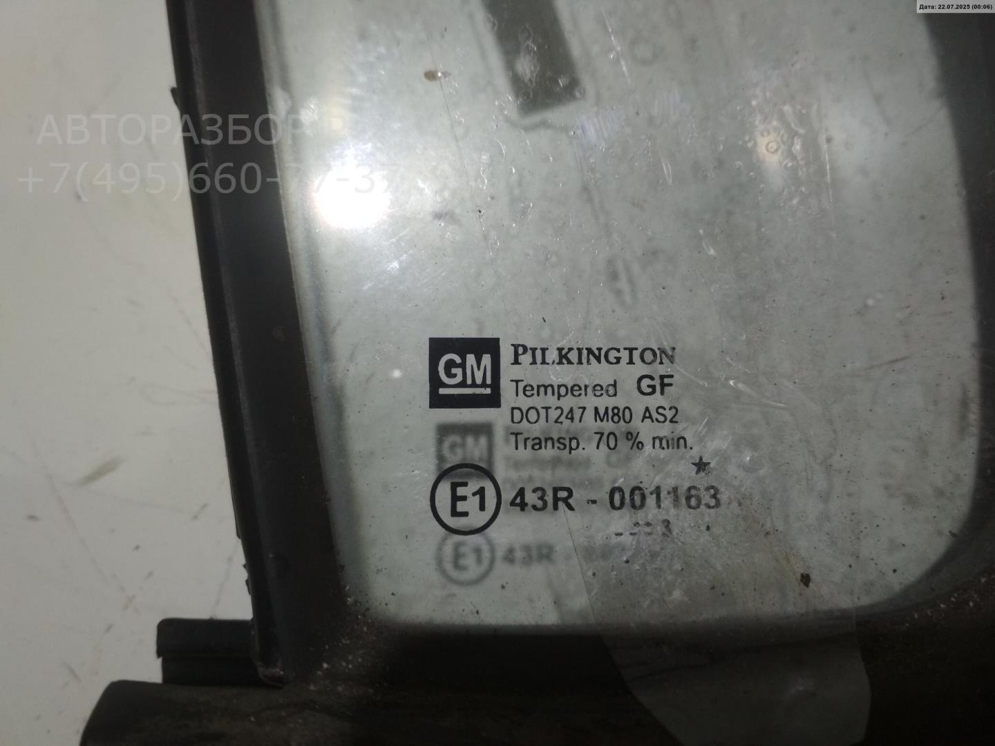 Стекло двери передней правой (форточка)