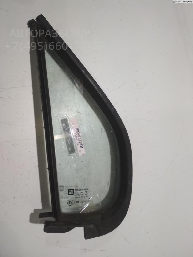 Стекло двери передней правой (форточка)