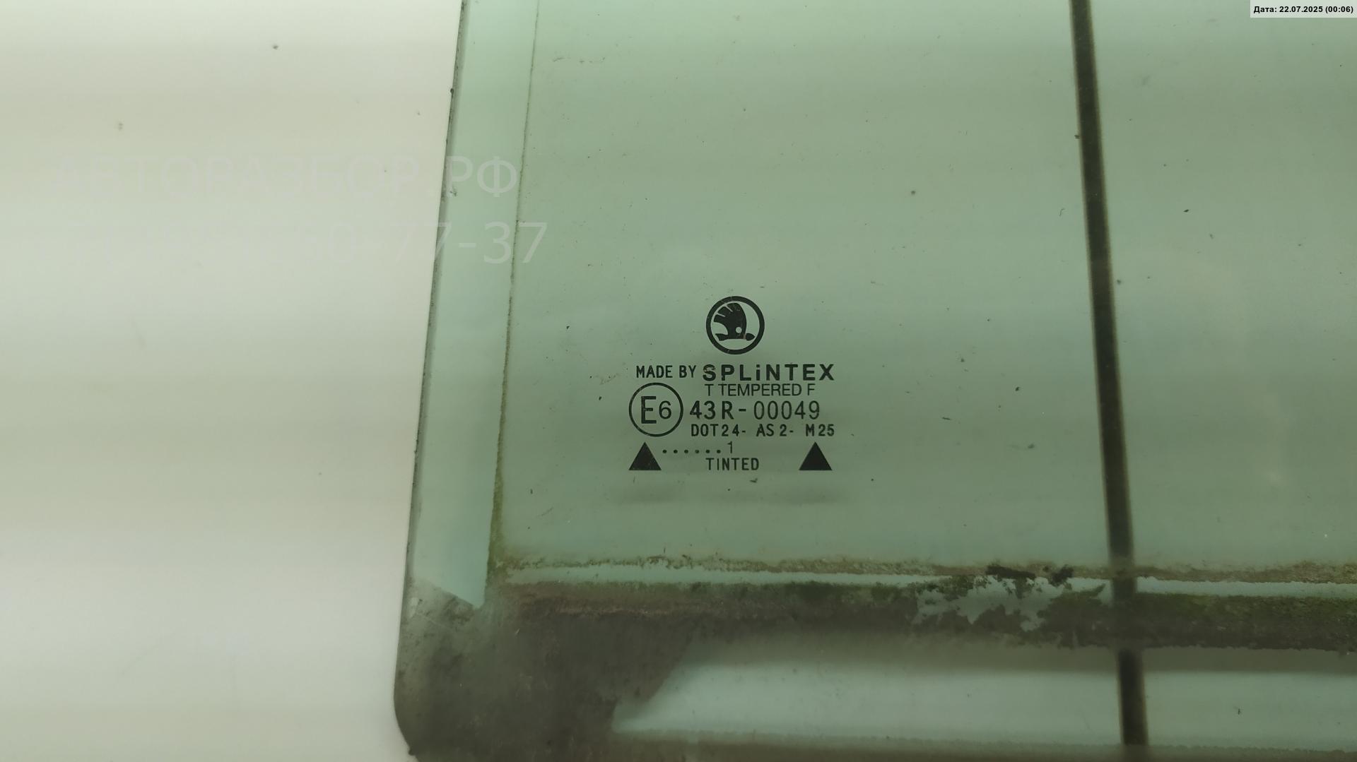 Стекло двери задней правой (форточка)