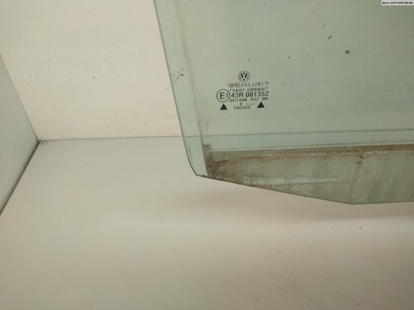 Стекло двери задней правой