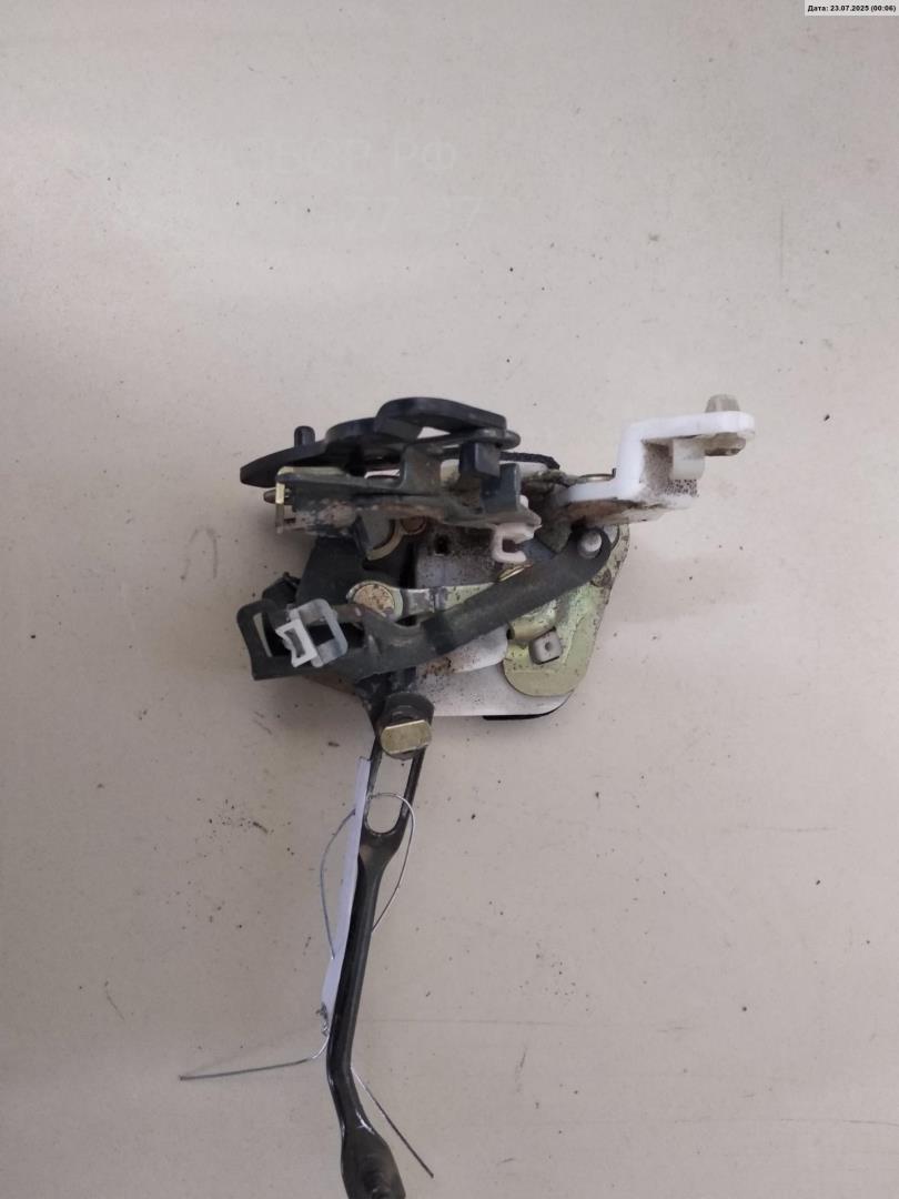 Замок двери задней левой