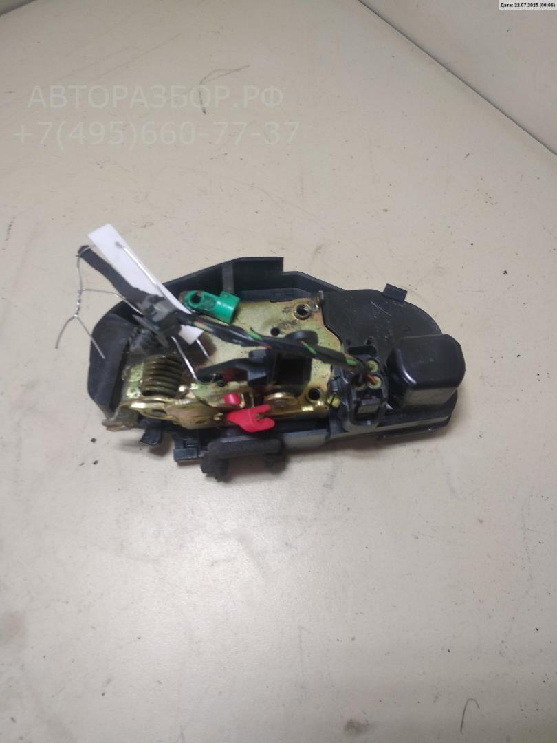 Замок двери передней правой