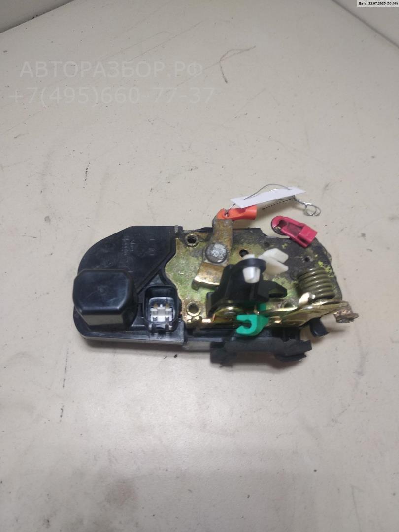 Замок двери передней левой