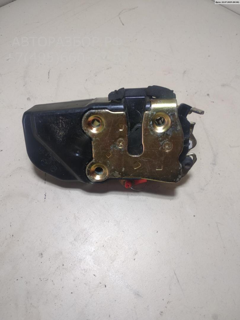 Замок двери передней левой