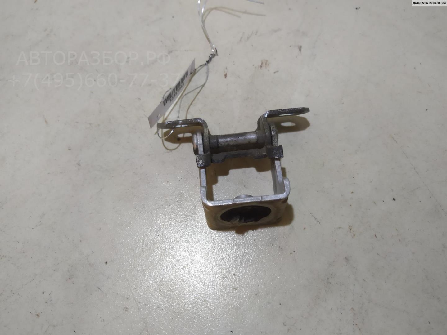 Петля крышки багажника