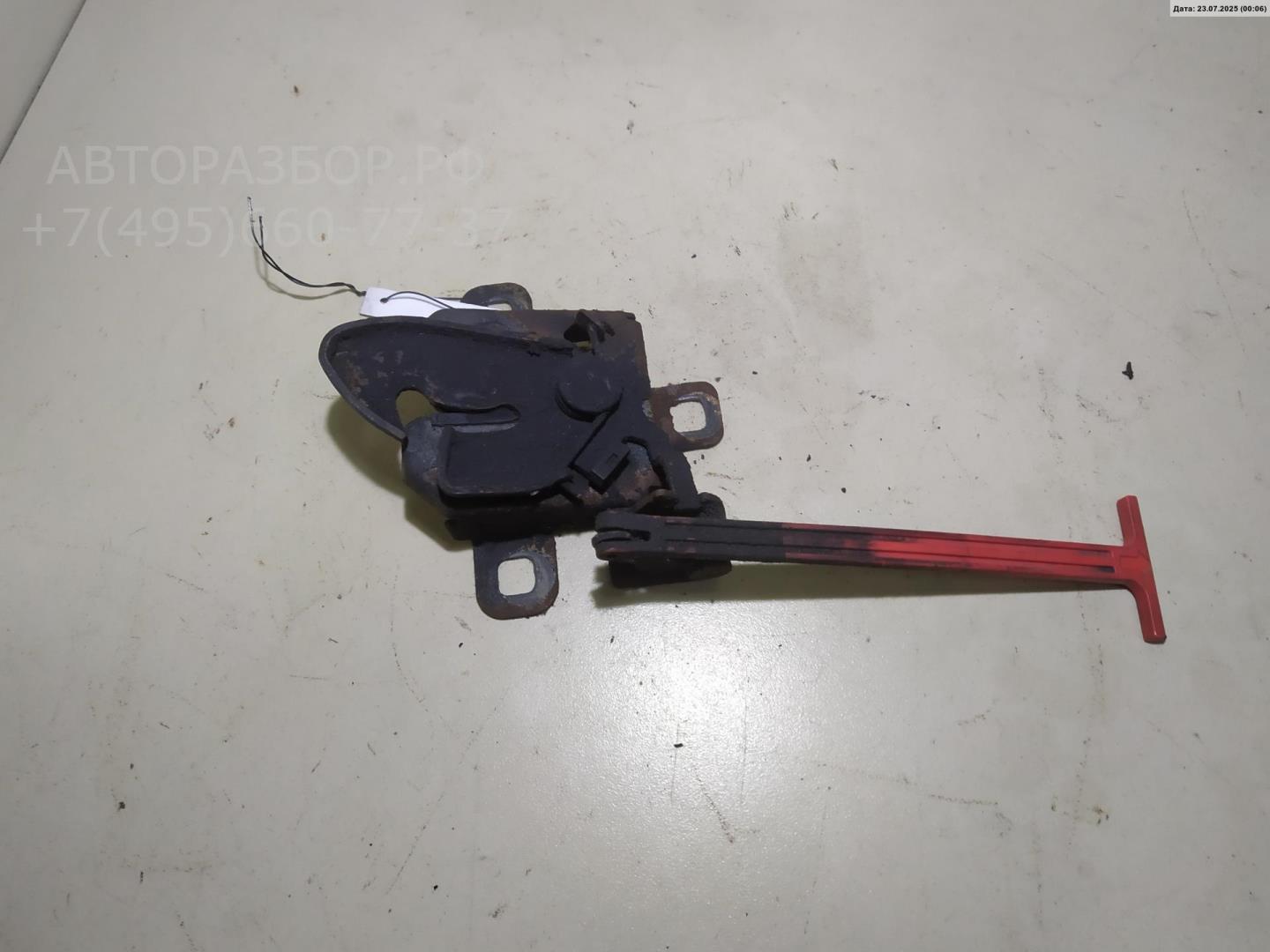 Замок капота