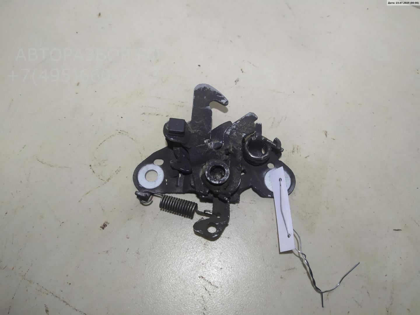 Замок капота