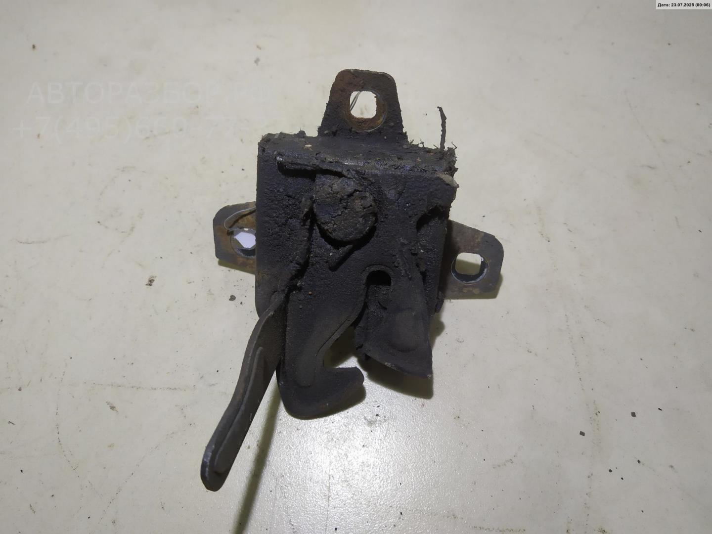 Замок капота