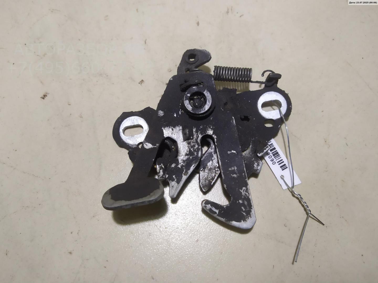 Замок капота