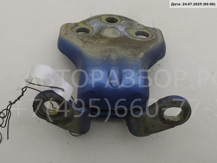 Петля двери