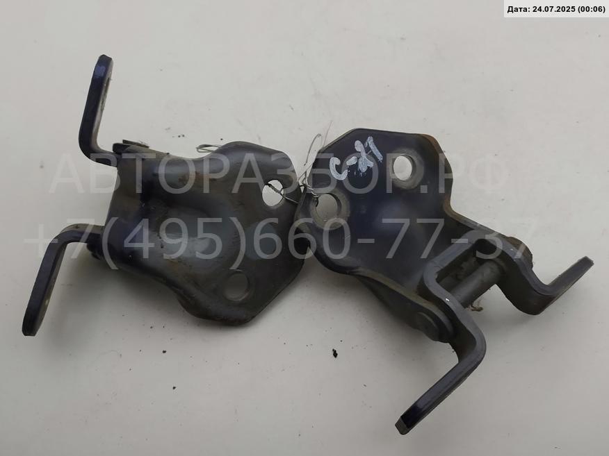 Петля двери