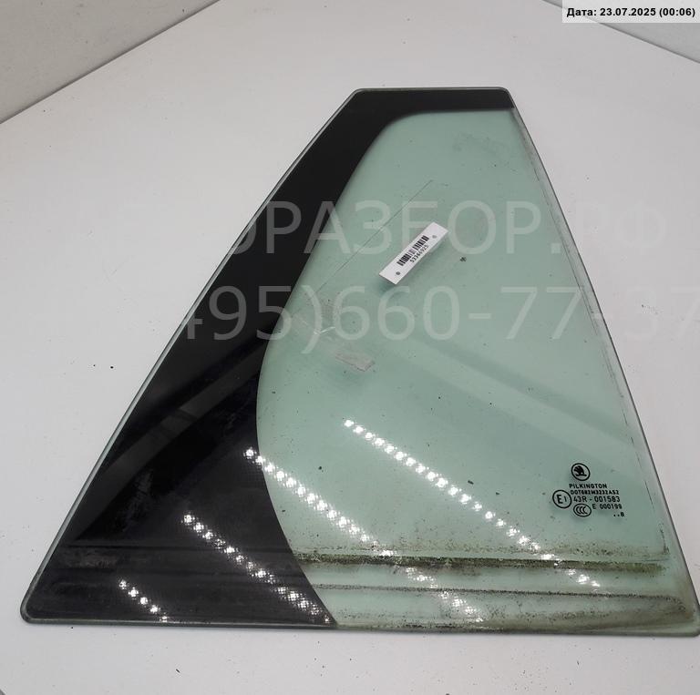 Стекло двери задней правой (форточка)