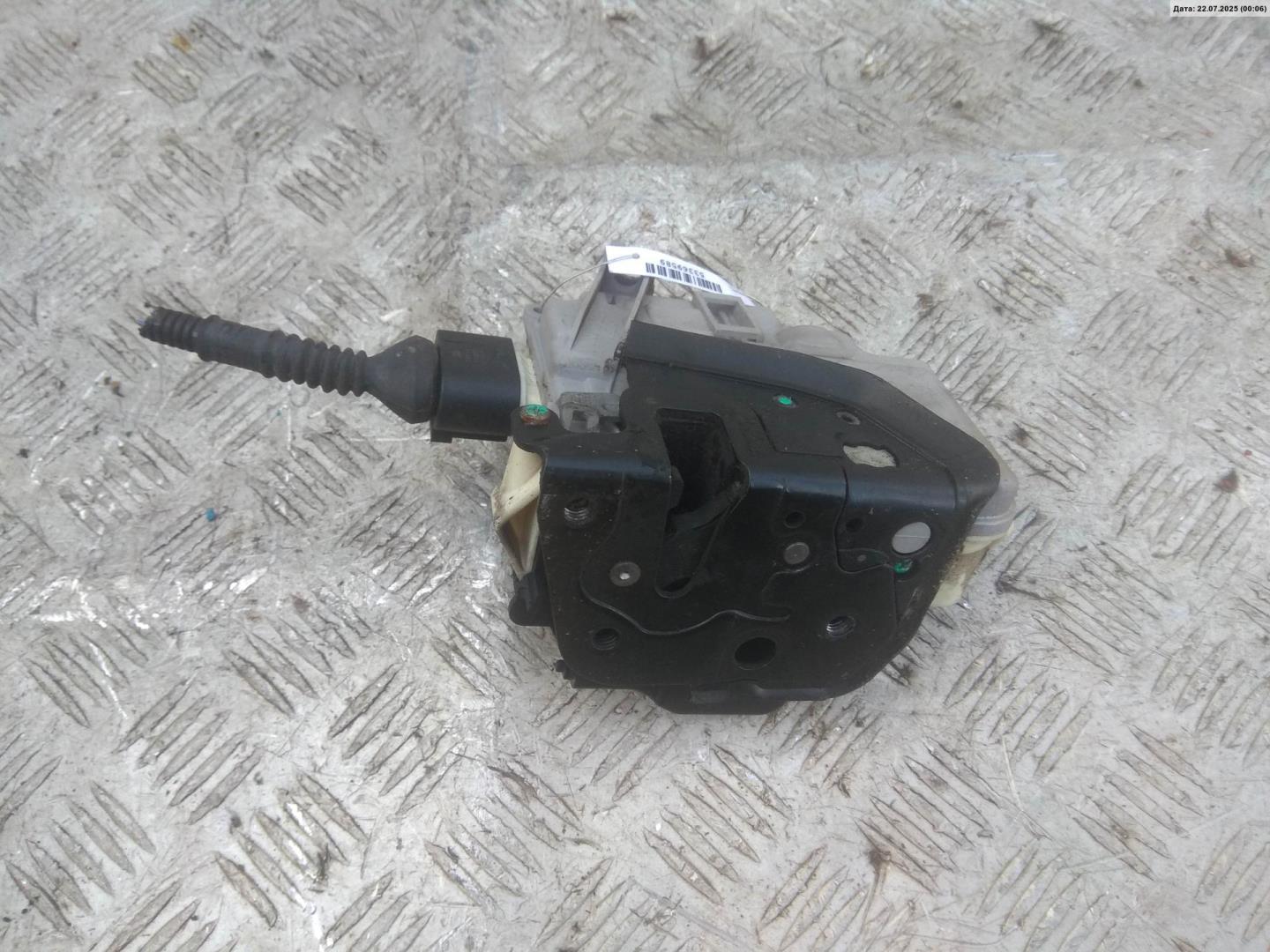 Замок двери передней правой