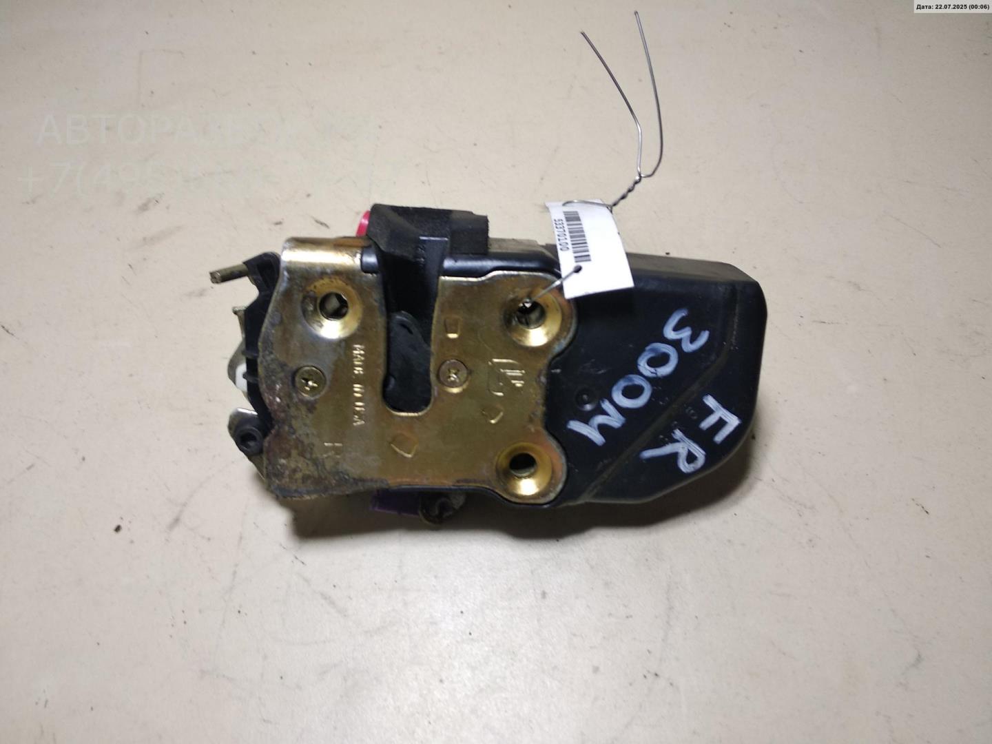 Замок двери передней правой