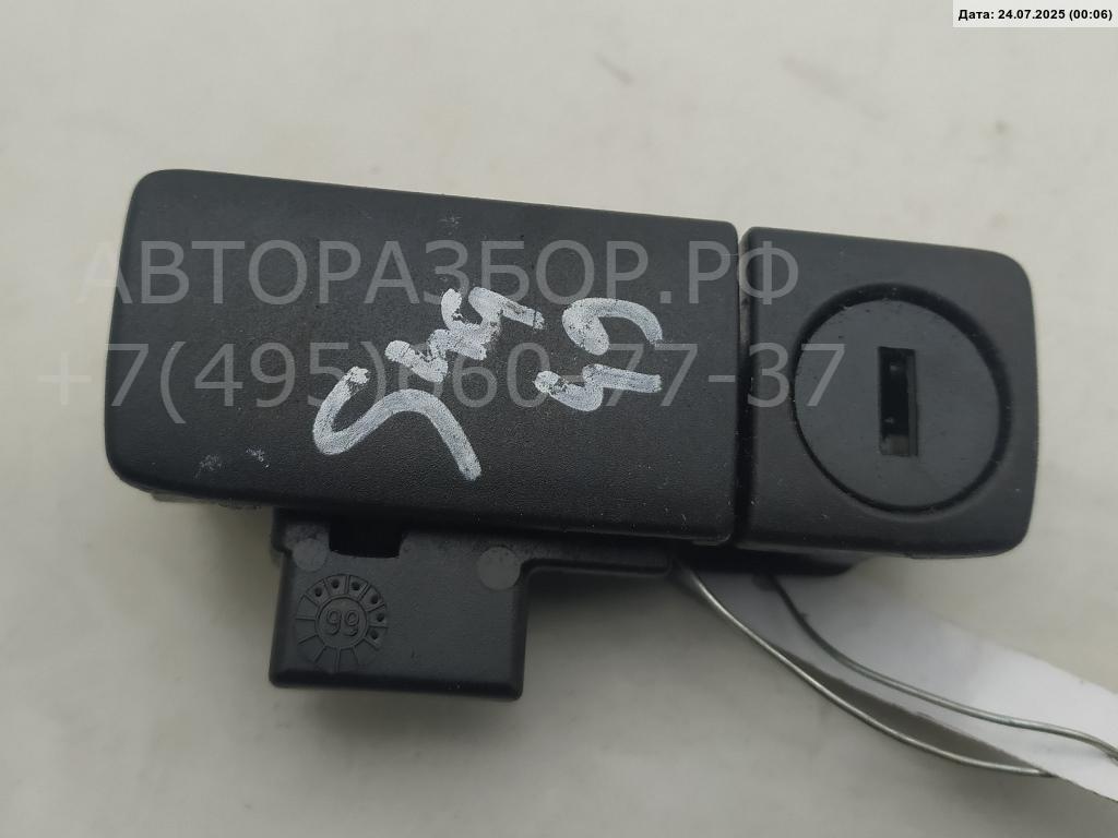 Замок бардачка