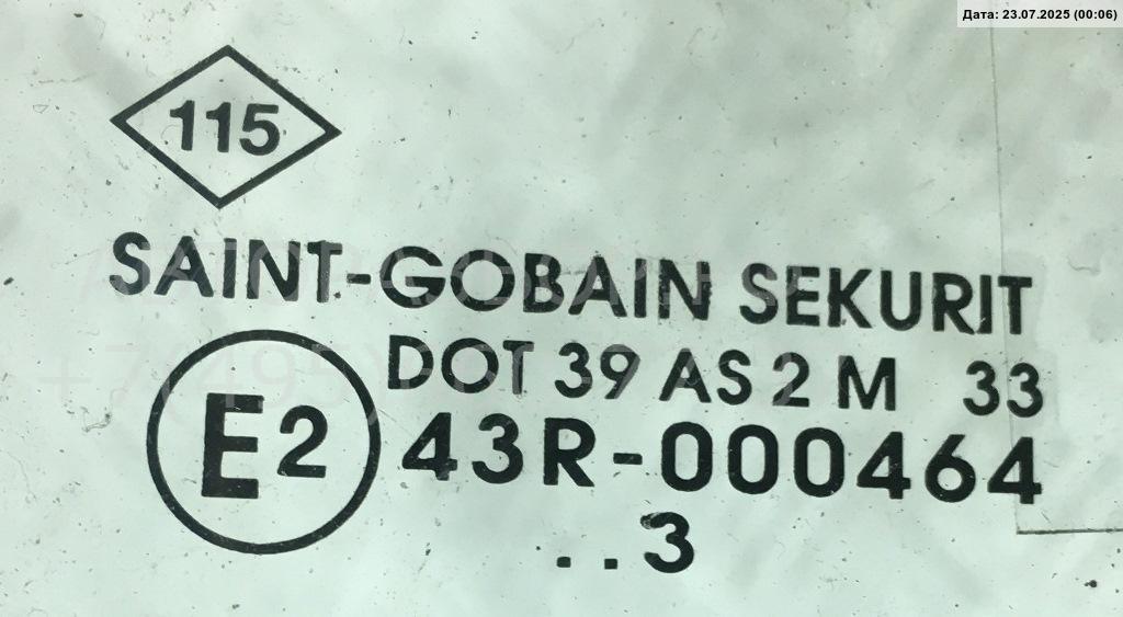 Стекло двери передней правой (форточка)