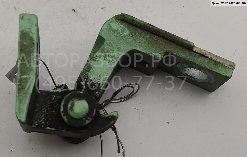 Петля двери