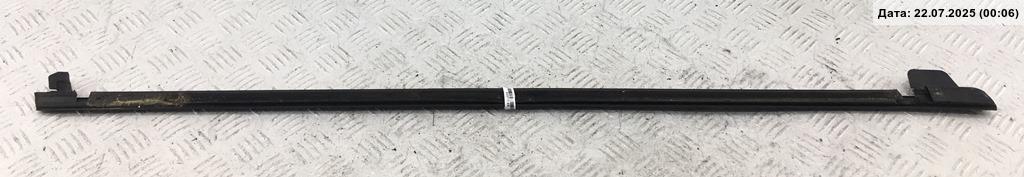 Накладка стекла переднего левого