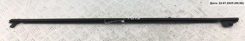 Накладка стекла переднего левого