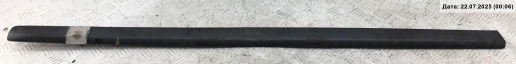 Накладка двери передней правой