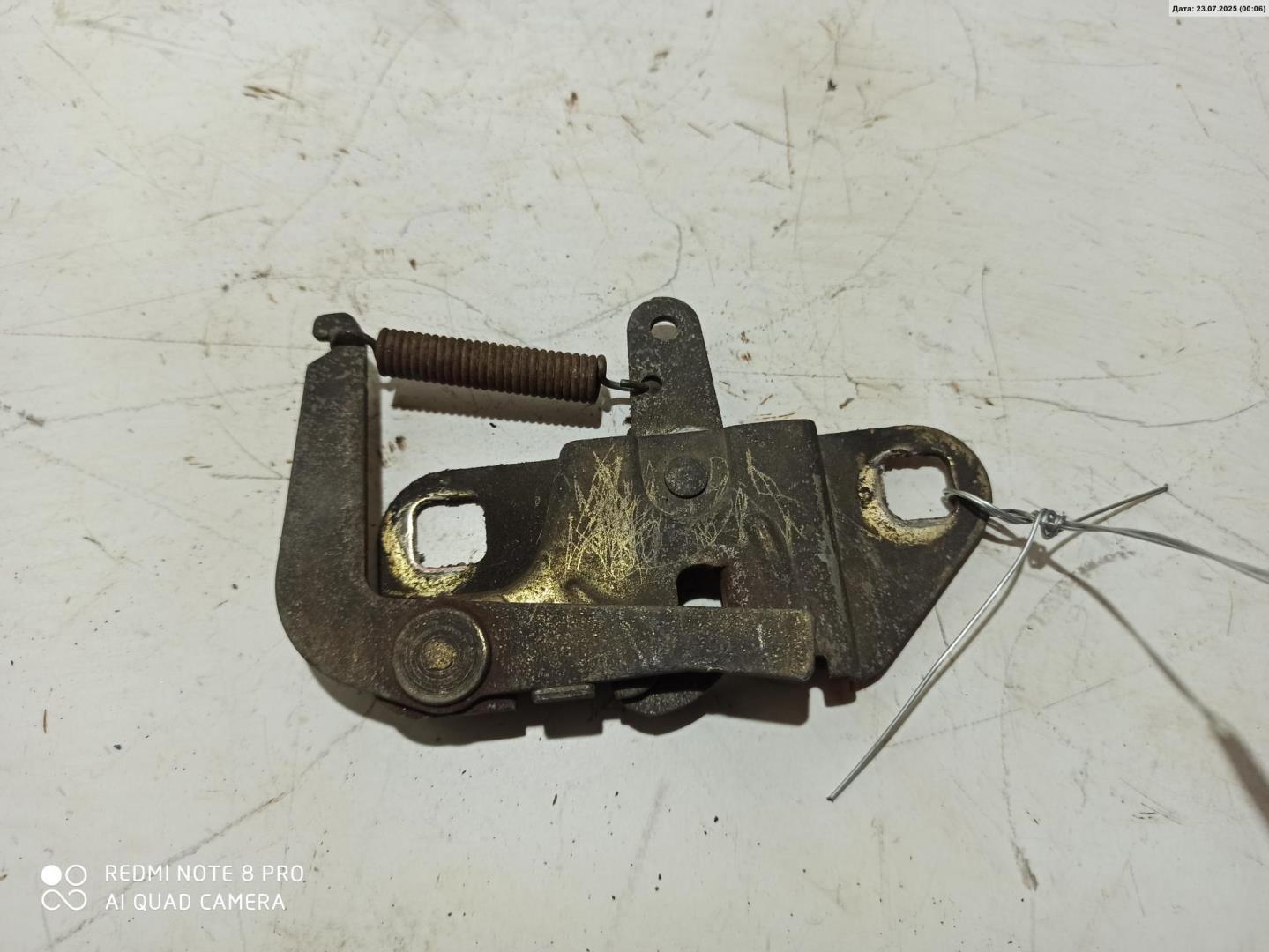 Замок капота