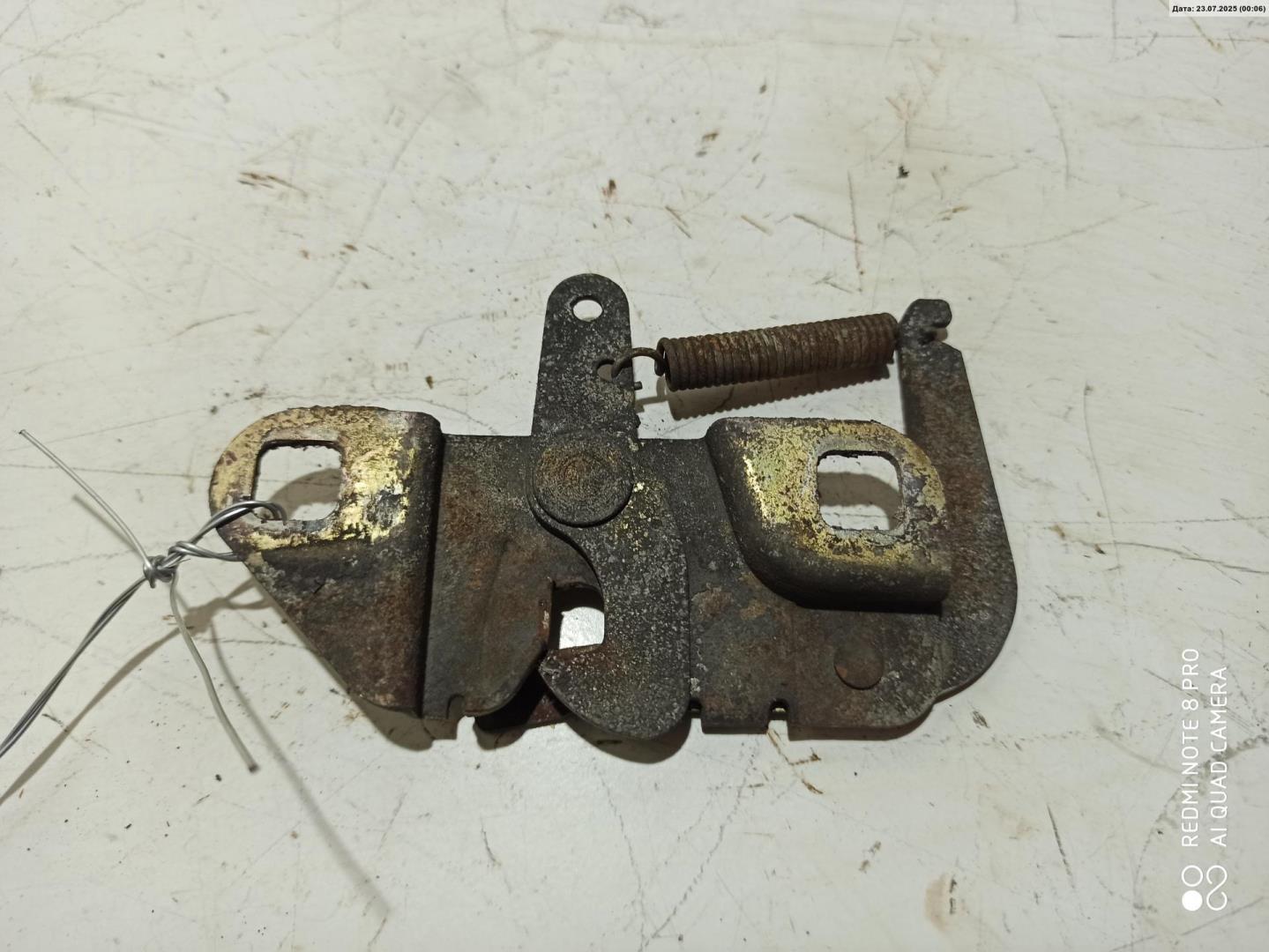 Замок капота