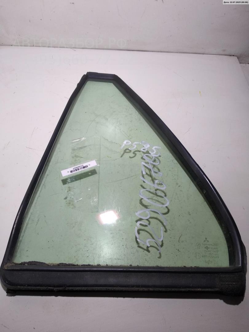 Стекло двери задней левой (форточка)