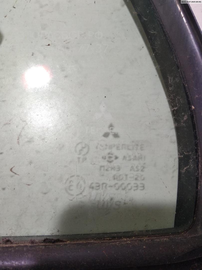 Стекло двери задней левой (форточка)