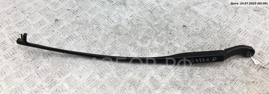 Поводок стеклоочистителя передний правый