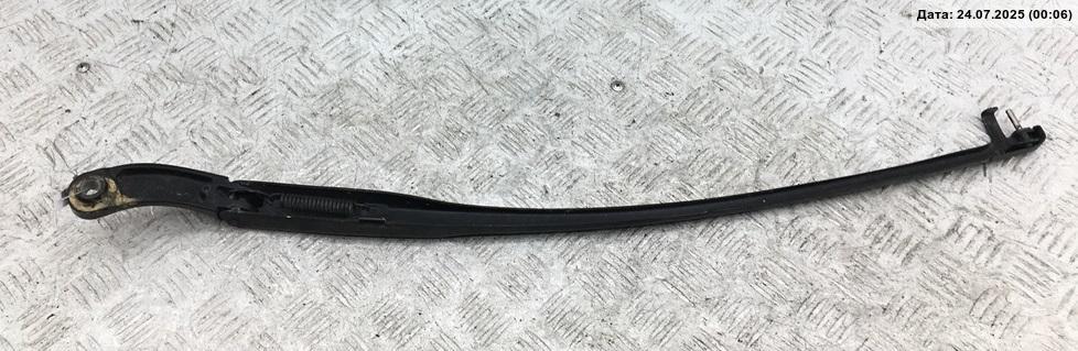 Поводок стеклоочистителя передний правый
