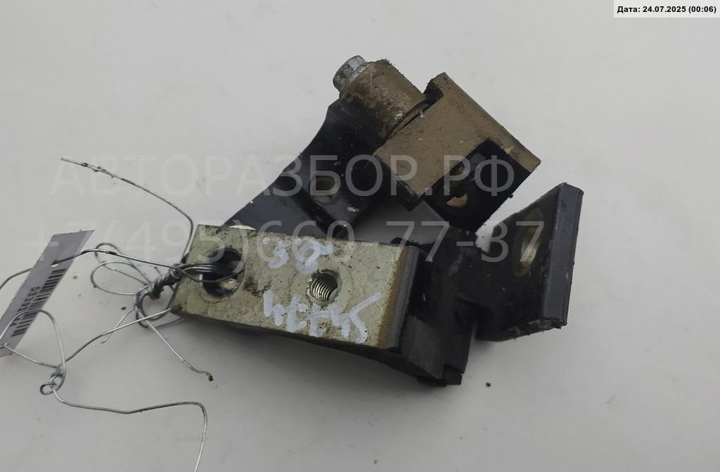 Петля двери