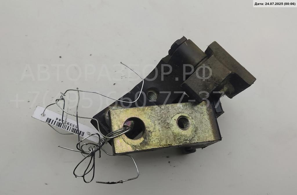 Петля двери