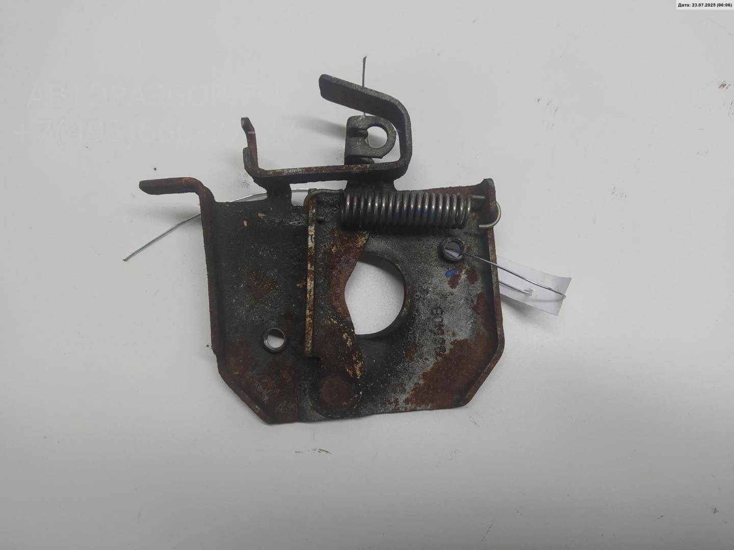 Замок капота