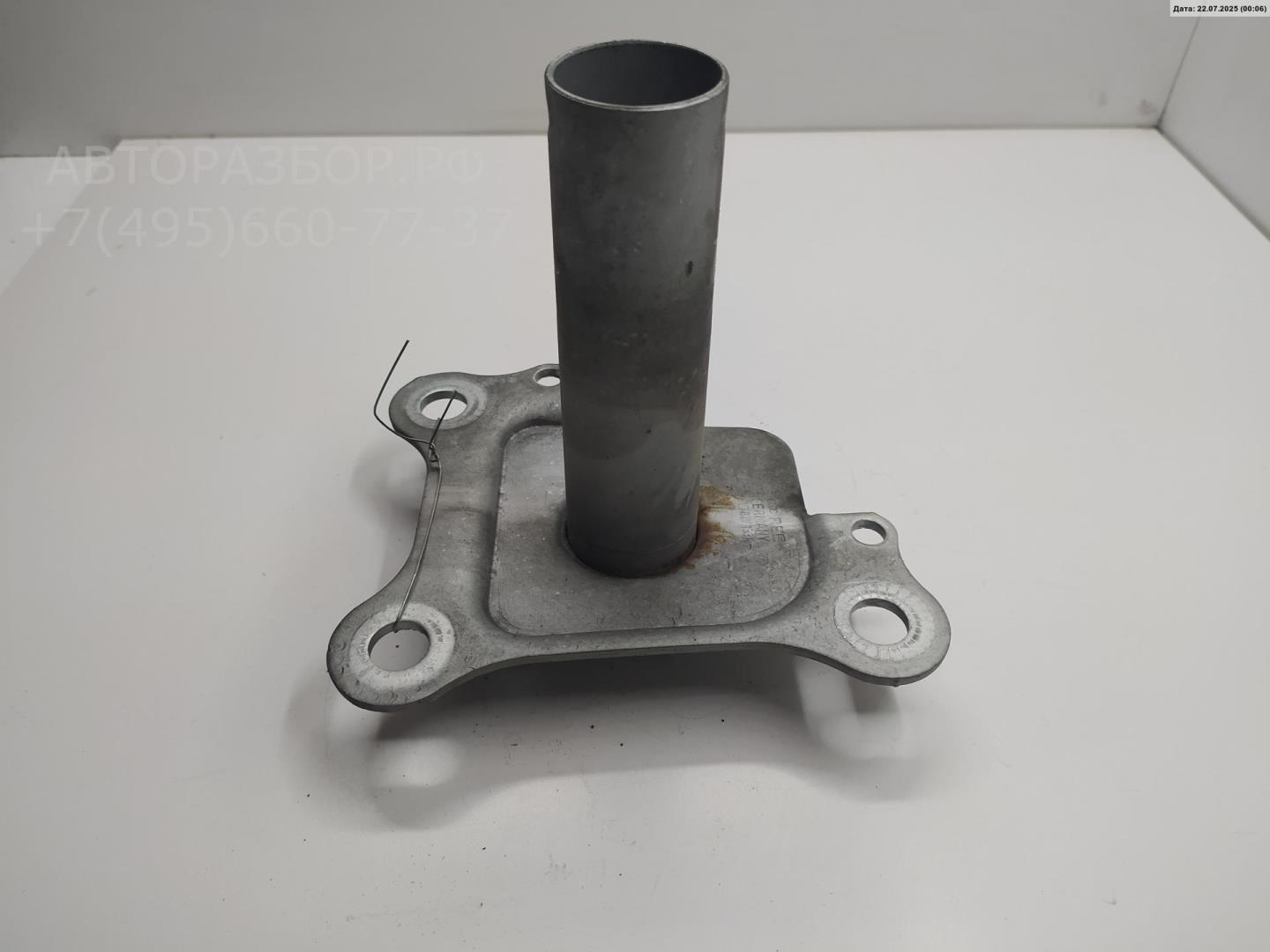 Кронштейн переднего бампера левый
