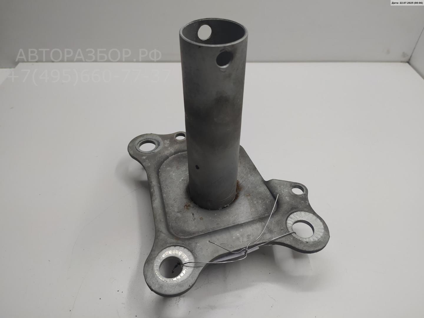 Кронштейн переднего бампера правый
