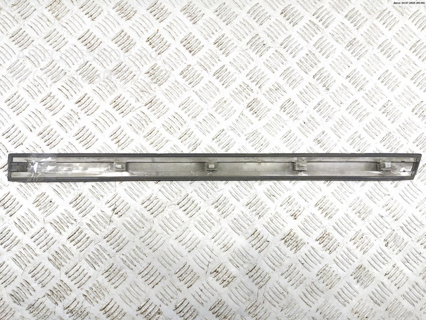 Накладка двери задней правой